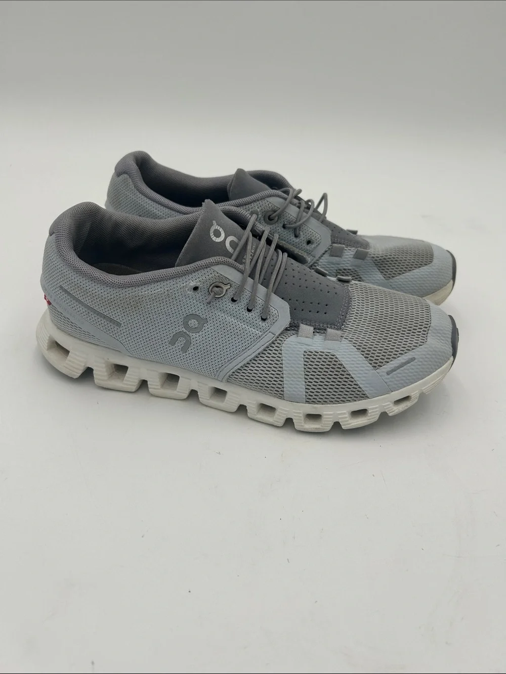 On Running Cloudswift Athletic Shoes in Light Gray and Dark Gray